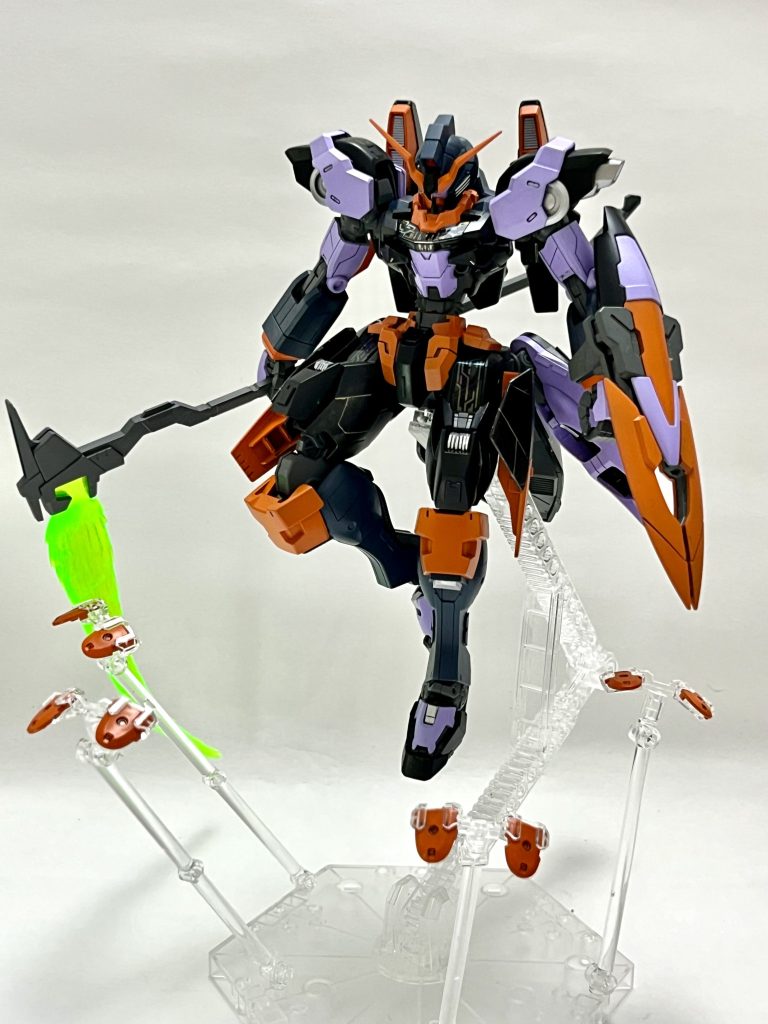 ファラクトのガンビット「コラキ」も搭載しているので、「相手を動けなくしてから一気に接近して切り裂く」という戦法で戦うという設定です。