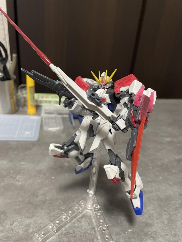 ビームサーベル弐型、アードラービームソードの二つを起動した状態。