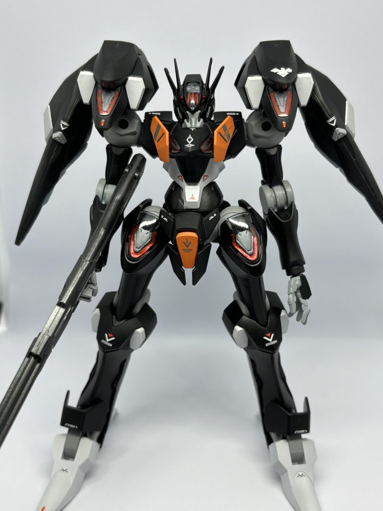 シェルユニットはシールの上から、頭部のシェルユニットとツインアイは塗装した上から蛍光オレンジを吹いています。