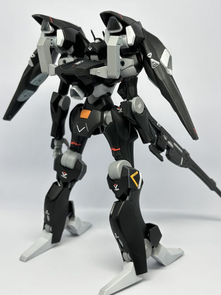 本体の凹ディテールにはラピーを配置してセンサー感を出しています。