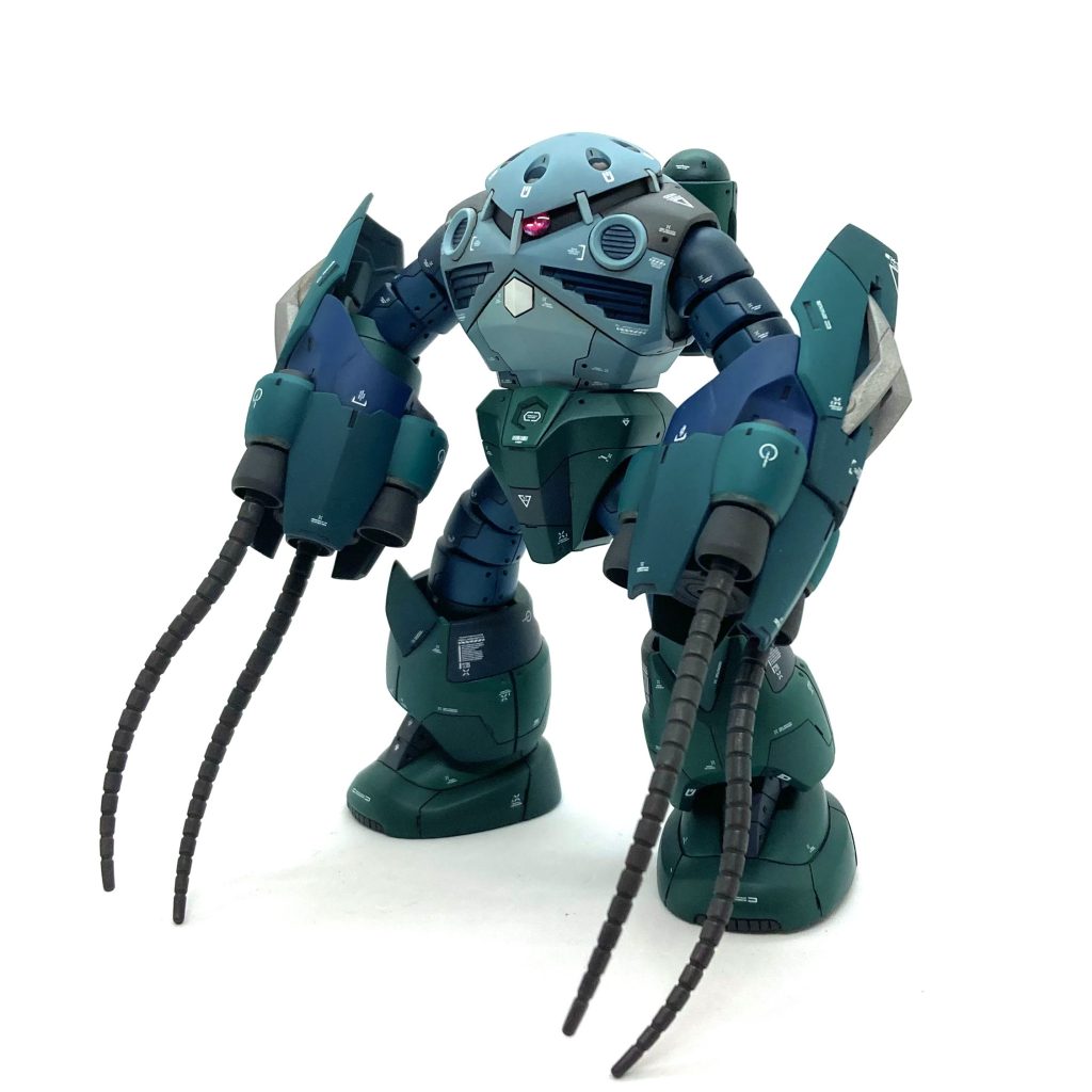 無駄にデカい頭が無い分、本家より優秀であったと言われるアッグガイモード。視力は若干落ちる。