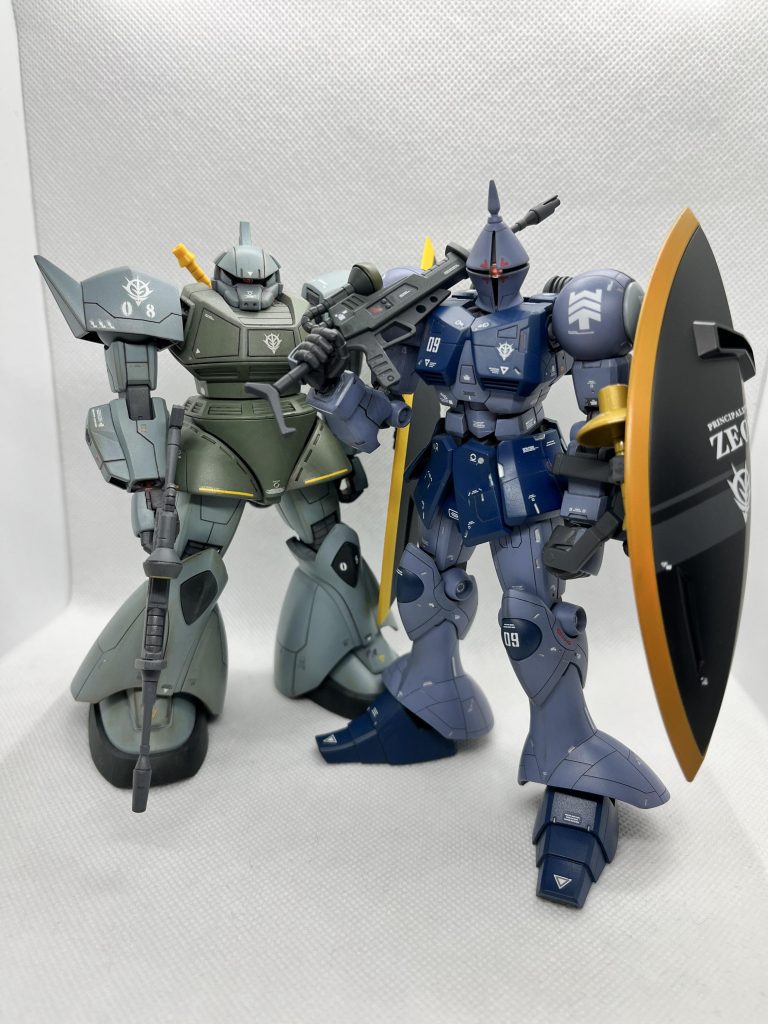 最後はコンペで競ったゲルググとツーショットです。ギレンの野望ではギャンを採用するifもありますが、私はいつもゲルググを採用していました。劇中での扱いや、パイロットが好きになれなかったのが原因かと。しかし今回このキットを作製したり、オリジンでの活躍を息子に教えられ、これもありかなと。次回作以降は統合整備計画関連の作品を作製していこうと思います。最後までご覧頂きありがとうございました。