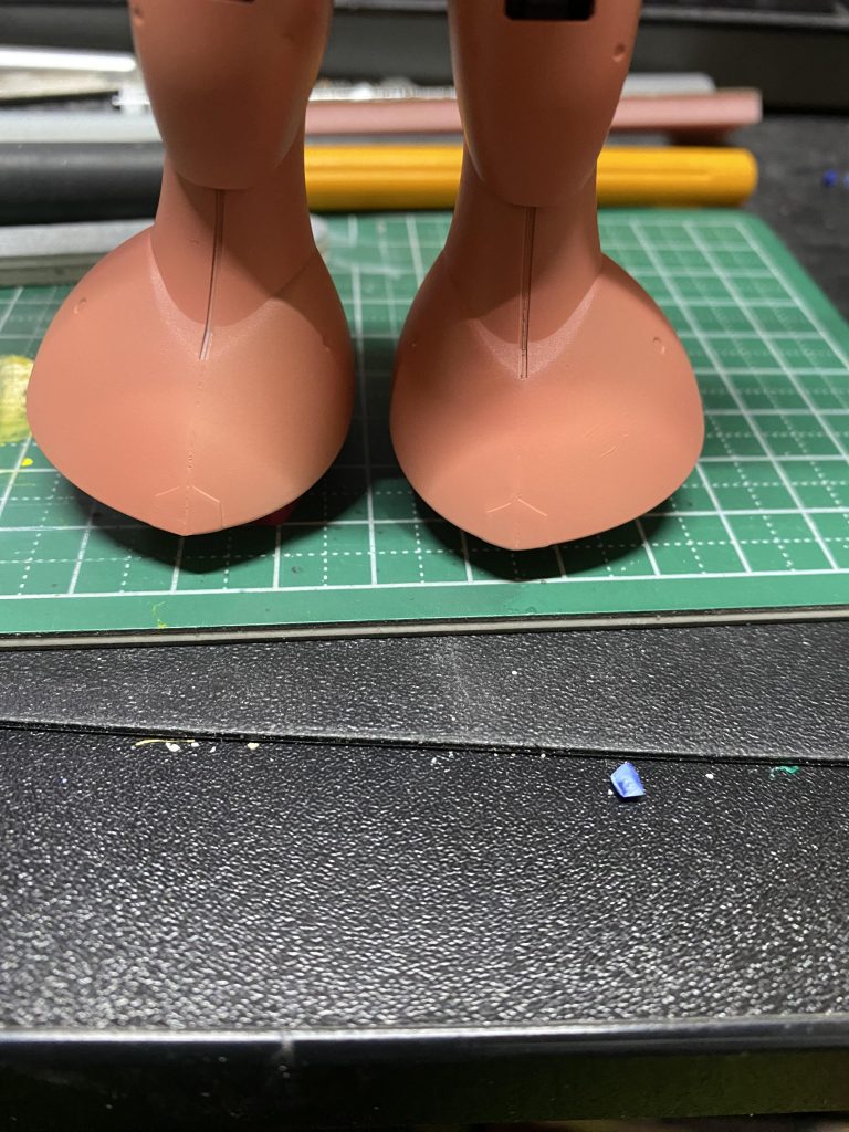 合わせ目消しその2。マスキングしてからの塗装です。