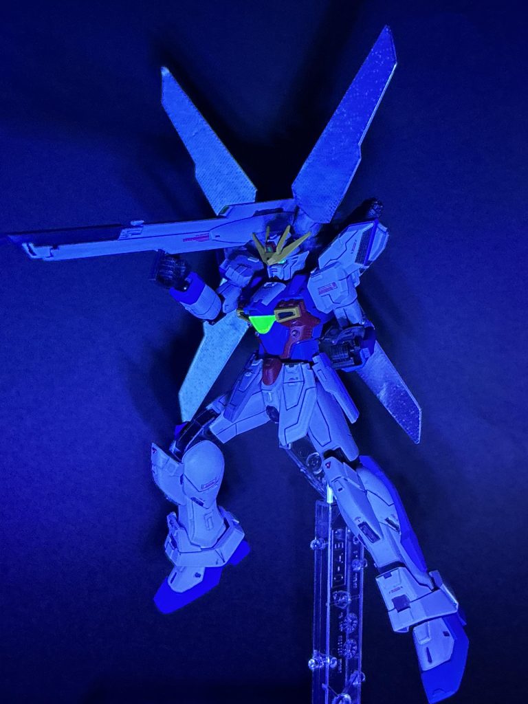 蛍光色も使用しているので、ブラックライトでしっかり発光します。