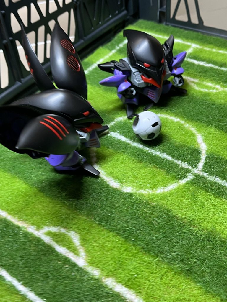 長男と次男は、クラブチームでサッカーをやっているので、初ジオラマ記念にサッカー場を制作してみました。