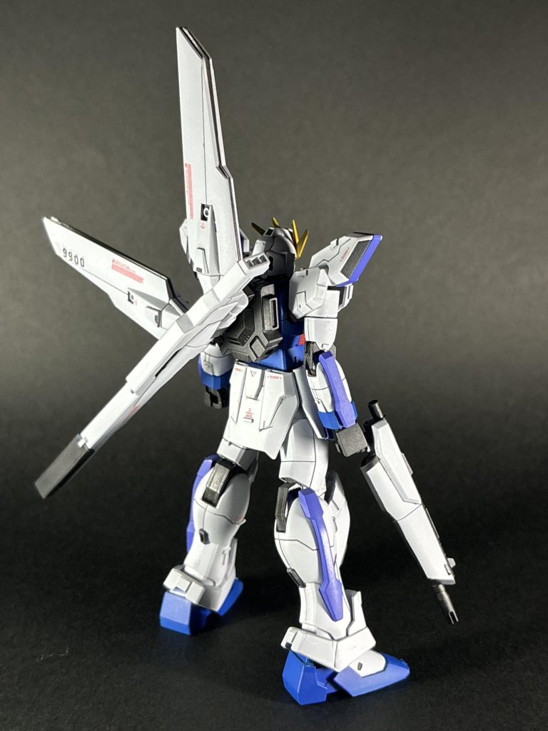 斜め後ろからプラ板を貼ったことで、今までであればデカールを貼っていたような場所にデカールが配置できなくなったり、逆にデカール貼ったらプラ板の存在が生きたかな?と思う箇所もありました。デカールのことも意識してプラ板を配置する必要がありそうでした。