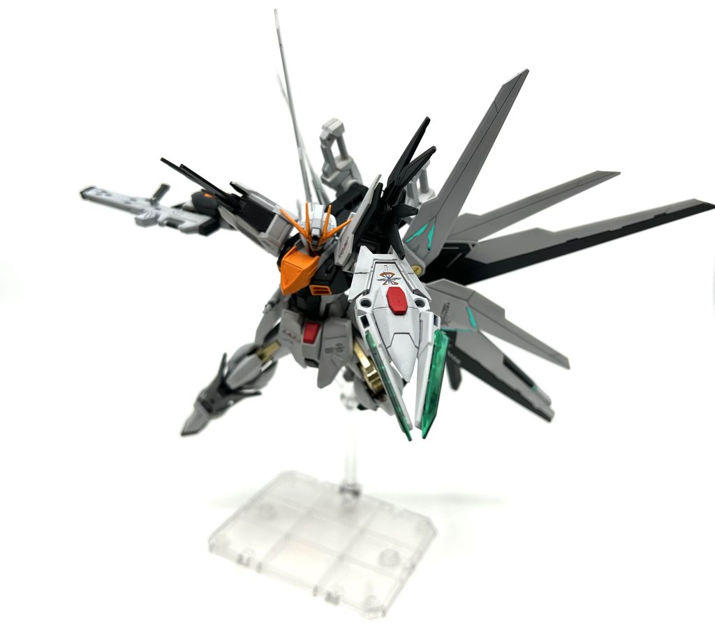 打突可翔式試作型防盾。ライジングフリーダムガンダムのシールドに着想を経て本機を操るプレイヤーが製作した追加装備だが、あまり取り回しがよくないので戦場でその姿を見かけることはあまりない。