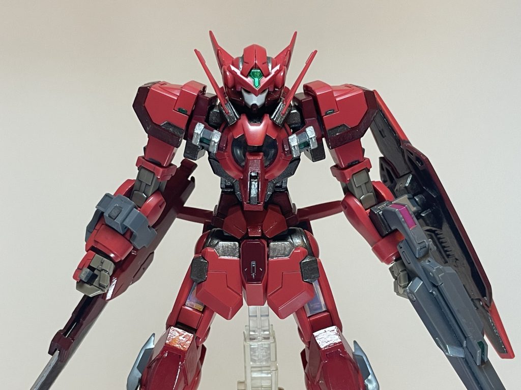 基本造形ポイントとして各部にディテール追加の他は筆塗部分塗装(水性アクリジョン他)トップコート無し基本デカールは胸のGNドライヴのみあとは100均のラピーテープを貼っています