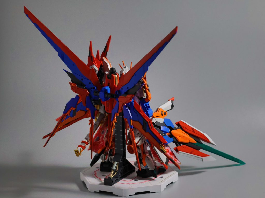 後ろから。ちょっとごちゃごちゃしてますね。解放された大剣の名は……名前思い浮かばなかったのでいい名前思い付いたらコメントで教えてください😅ｺﾞﾁｬｧ……