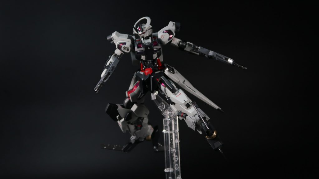 武器少なめだとダイナミックなアクションも取れます