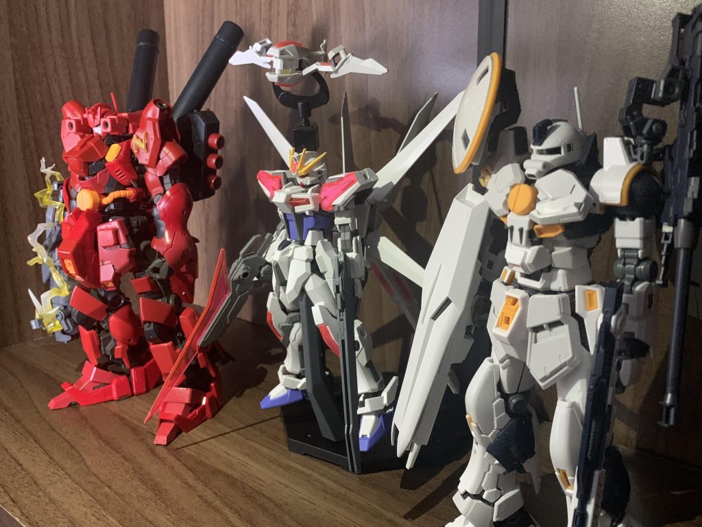 余談ですが、そもそもオリガンを作ることにした大きな理由の一つに「ビルドシリーズを観たことないから」というのがありました。概要は知ってたので「せっかくなら自分もオリガンを作ってからにしてみるか」となったわけです。その時は記念作品のメタバースがやるなんて知りもしませんでした。なのでこうして初めて観たファイターズのイオリセイがまさかメタバースで再登場しその新機体と並べられるとは思わずとても嬉しかったです。