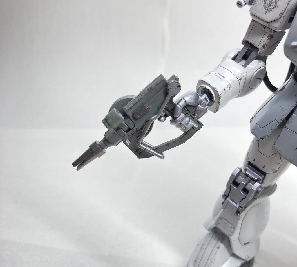 ストックは下側に折り畳み可能。