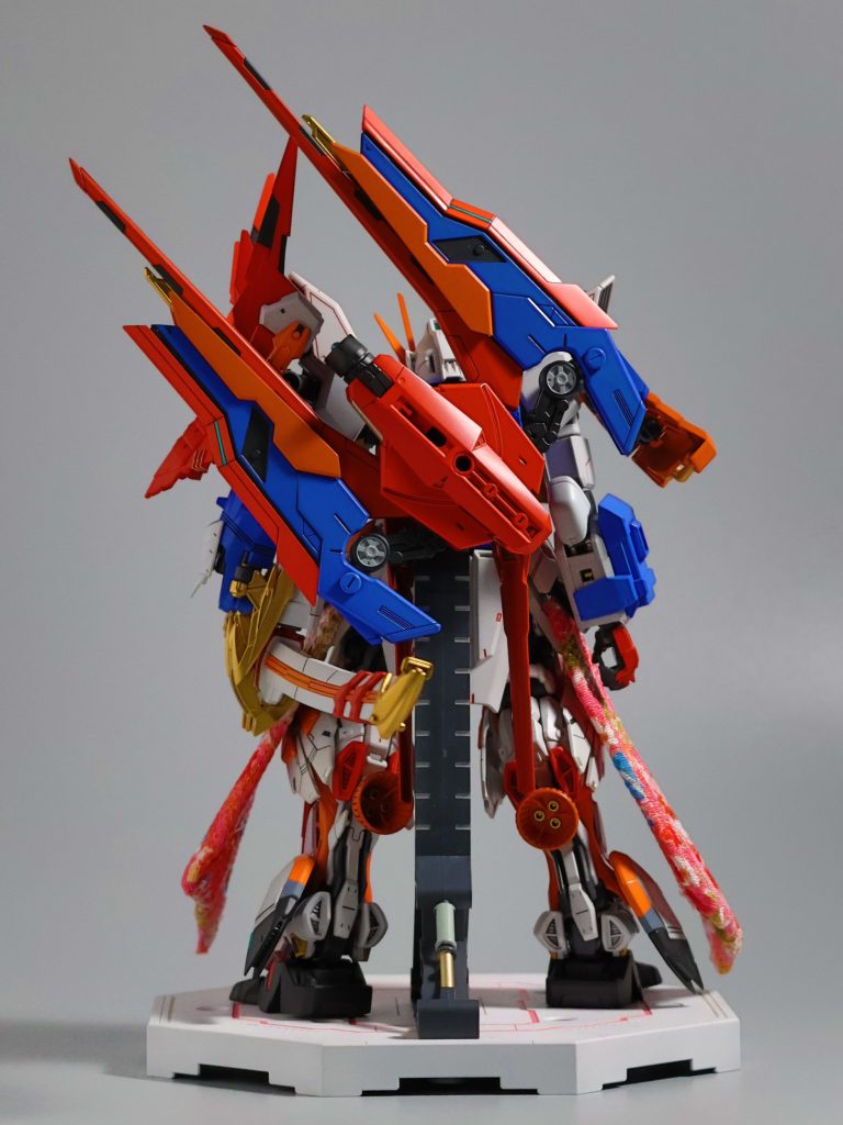 背中。特に意味は無いですがアーム部分は可動します(意味ねぇのかよ)実はこっちの形状も好きw(おぃ)どこから見てもタクティカルアームズですねw