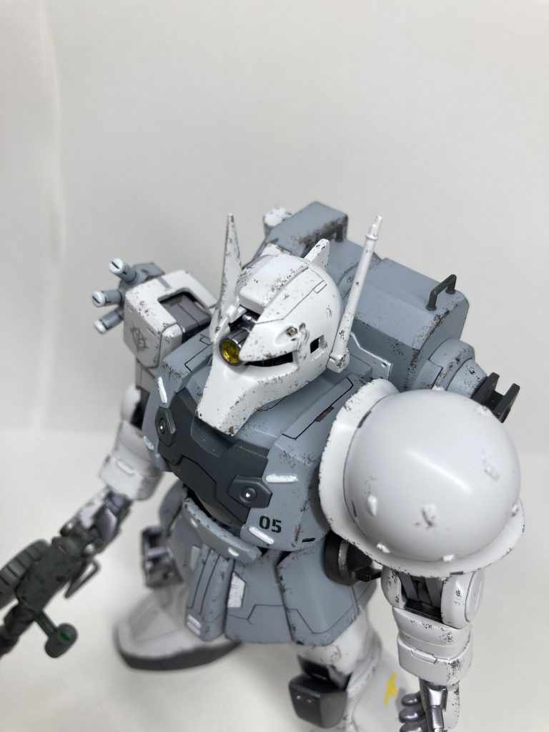 左右非対称のデザインに、片側だけのバルカン砲にして歴戦感が少しでも出るようにしてみました。