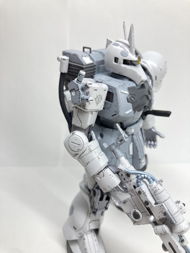 そのままだと右肩が寂しいので、スモークディスチャージャーを取り付けました。