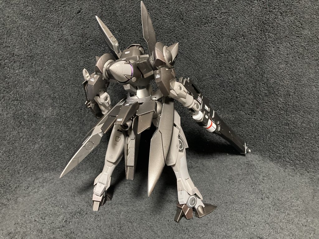 バックショット。後ろ姿が美しいキットは良キットの法則、あると思います。