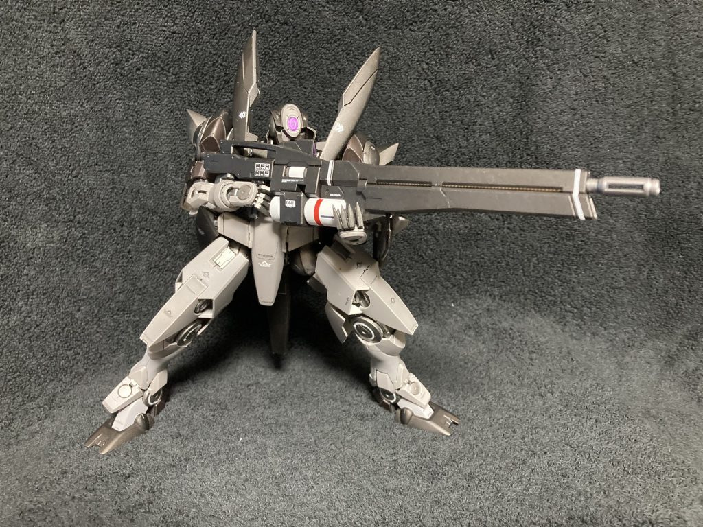 ライフル構えポーズ。