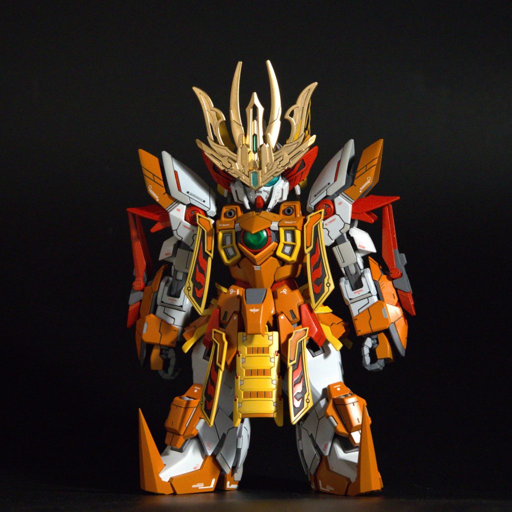 とりあえず軽装状態(いつものフル装備から外せるだけ外しただけ)。かなり大胆にアレンジしましたが曹操ウイングの面影、感じます……?塗装は曹操ウイング本来のカラーパターンではなく、秋をイメージしてオレンジ×白にしました。名前の暁天(ぎょうてん)とは夜明けの空という意味でカラーリングと語感の格好良さから命名しました(小並感)。