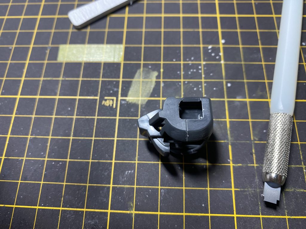 腰部分は合わせ目消しましたが、胴体部の合わせ目は段落ちモールド化にて対応