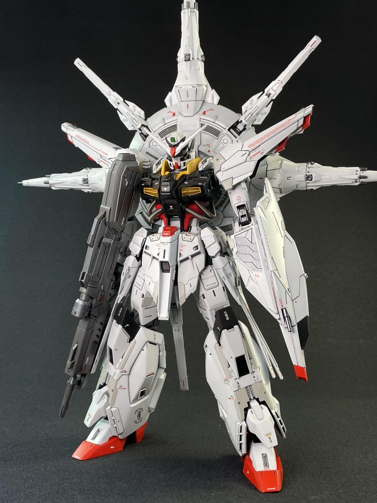 全身を黒背景で撮影脚部は各関節で1mmずつ延長下脚部の幅は2mm幅増しこれで上半身の延長とバランスをとりましたかなり迫力が増した感じ