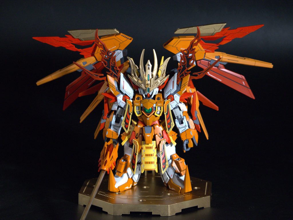 朱雀が翼を広げてるイメージ。ジョイントパーツを複数使用しているので羽は自由に可動できます。