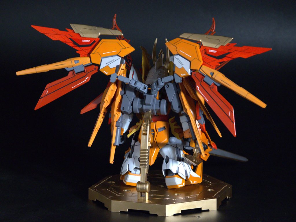 背中。羽の可動を意識したらジョイントパーツだらけになりました。