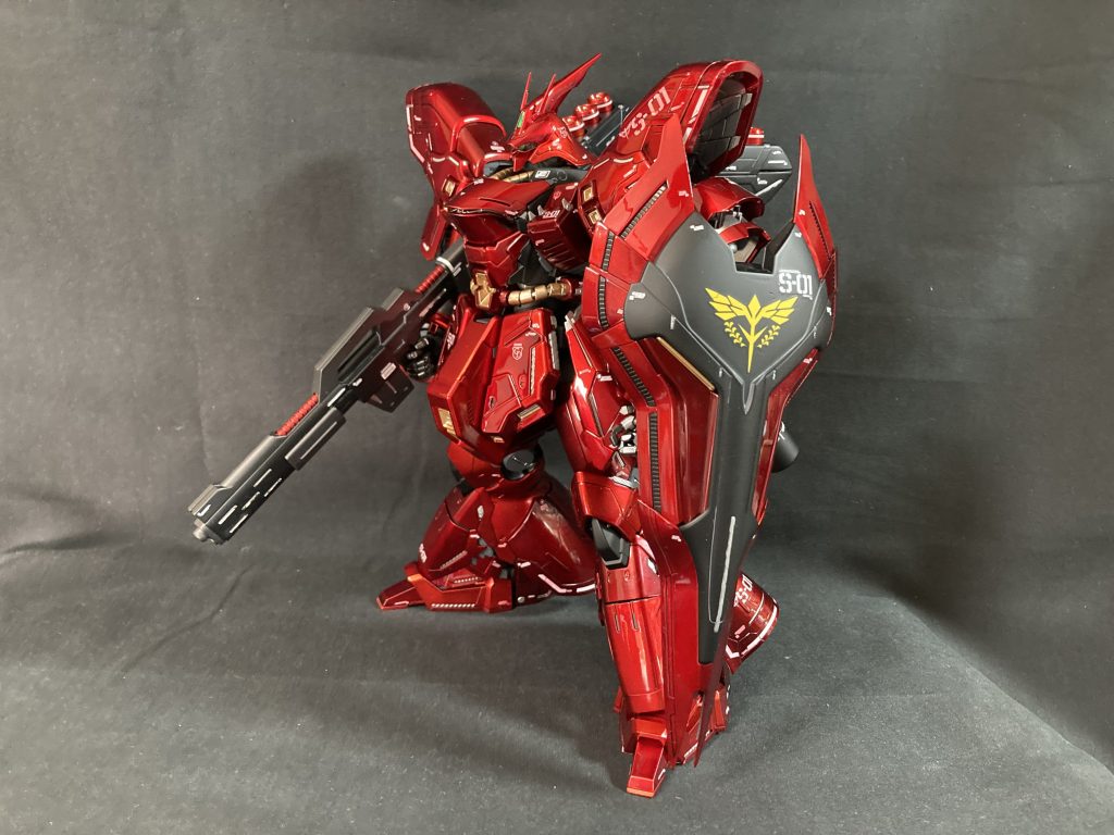 武装して横向き。キャンディ塗装する時は、フレームや武装はあえてツヤ消しにしてキャンディを強調するように意識してます。