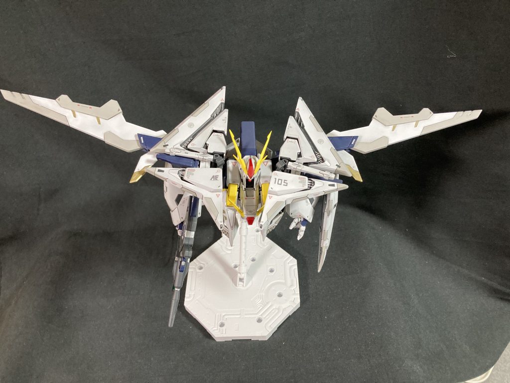 クスィーガンダムでした。意外と塗り分けも多かったりしましたが、キット自体がデカイのでマスキングとかは楽でした。ペーネロペーはまだ作ってませんが、いつか作りたいですね。