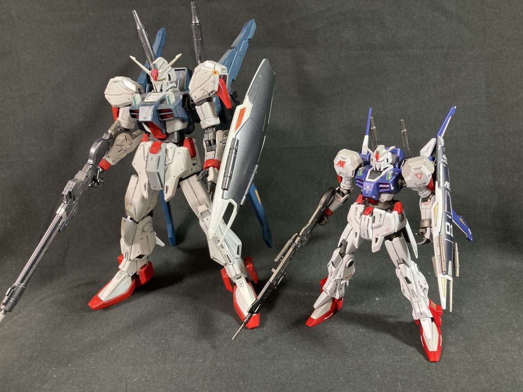 昔作ったRE/100版とツーショット。正直ライフルはRE/100版の方が好きだったりします。