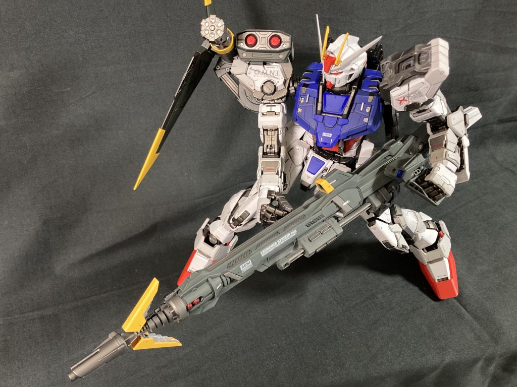 ランチャー装備アームがついてるので片手でも楽々保持できます。