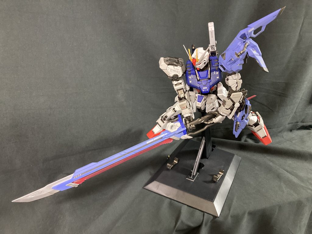 ソード装備。とにかくでかい!飾るのも撮影するのも装備換装もポージングも一苦労です。