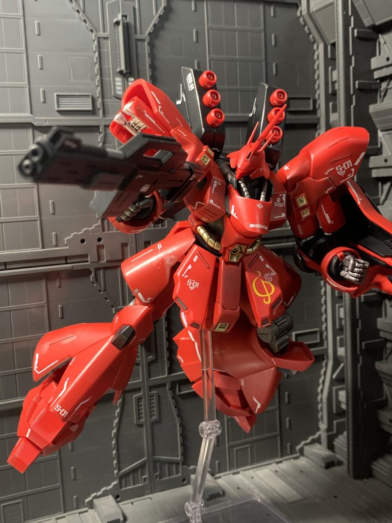 ビームショットライフル。ライフルのカラーリングは設定と変え、レッド部分をシルバーにしました。