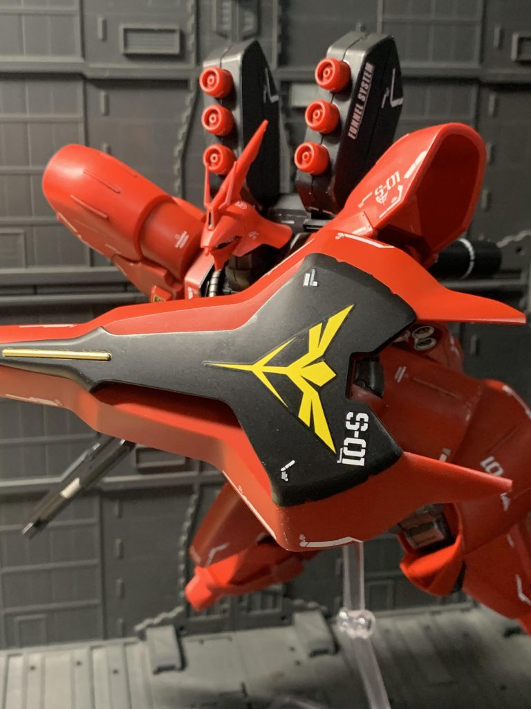 シールド。見えませんが、裏側のミサイルもしっかり塗装しました。