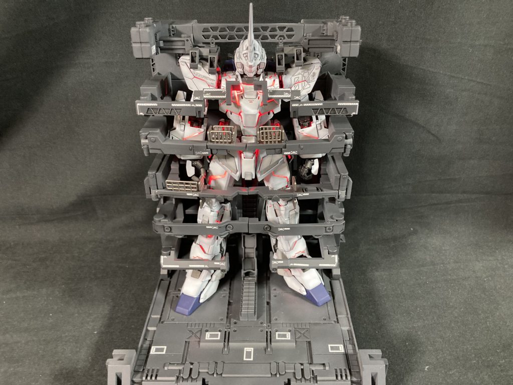 付属のケージもめっちゃ良い感じです。この状態で飾っても良いかもしれない。