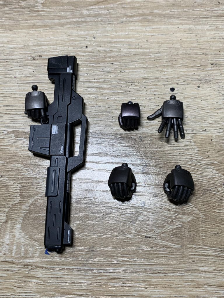 ハンドパーツ。左の握り手をビルドナックル丸型から追加しました。Lサイズです。