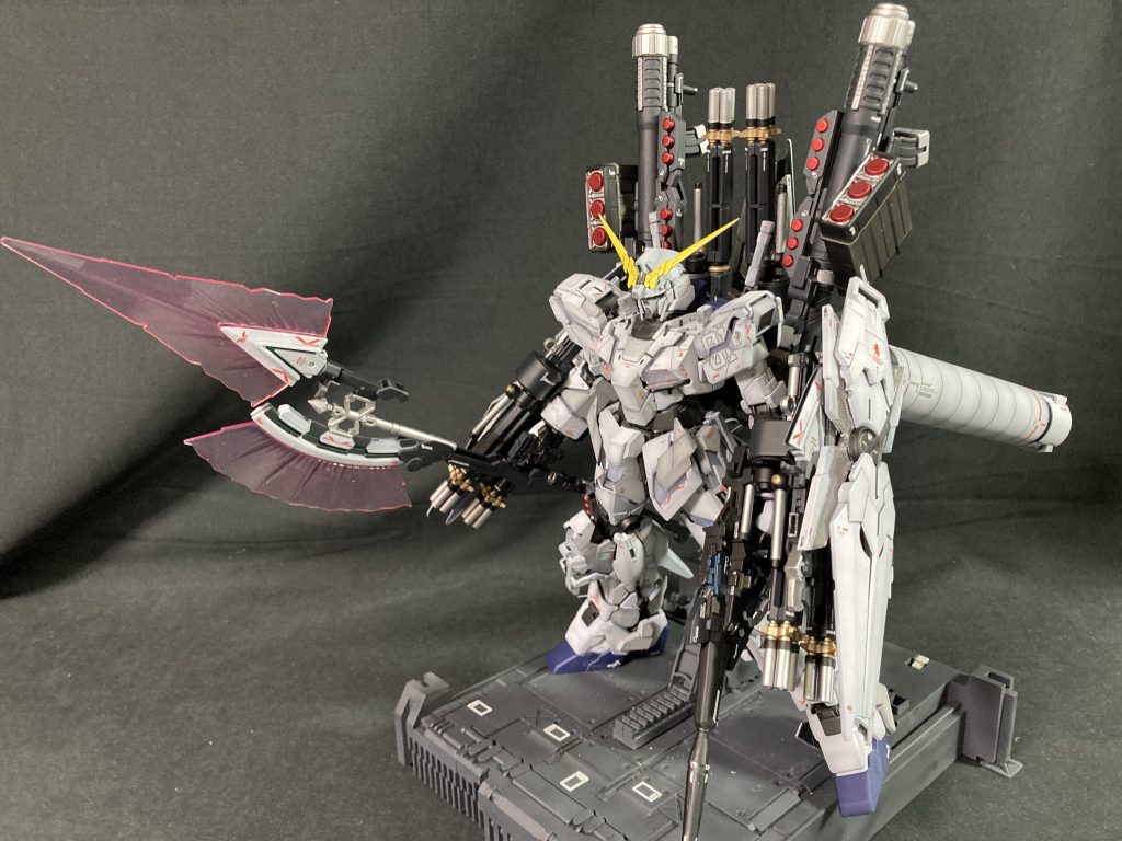 フル装備。実物のLEDはめっちゃキレイに発光するのですが、写真ではいまいちなので無発光で撮ってます。