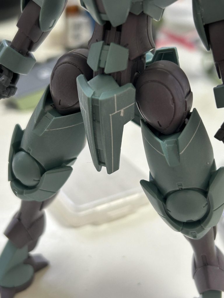 グラスレー寮愛の赴くままに線を追加しまくりましたwこのスケールでコクピットまで再現する辺り…パイロット乗せたかったけどさすがの小ささに断念💧