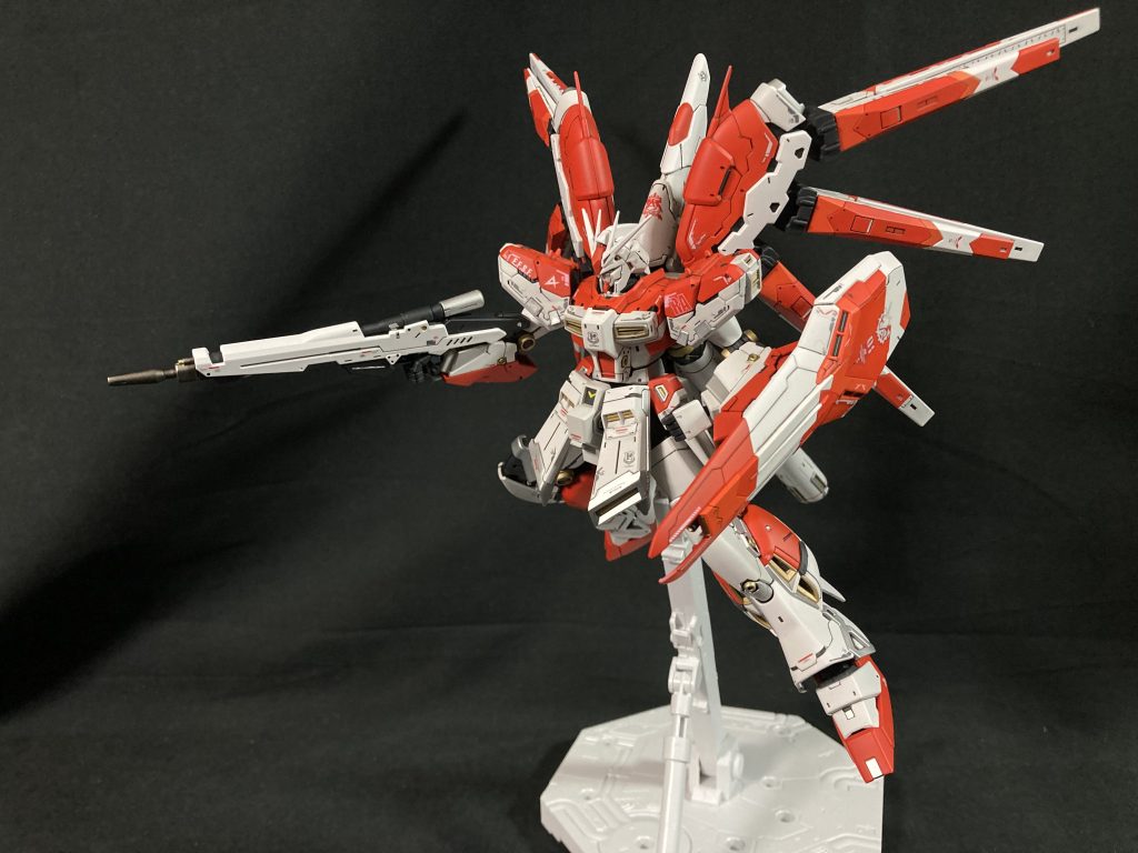 なんとなくポージング。RG版のライフルは尖った感じでとても好きです。