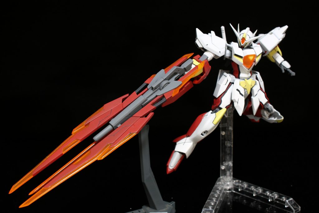 ビットは合体剣になる他、ライフルとドッキングしてメガランチャーとして機能するという設定です。