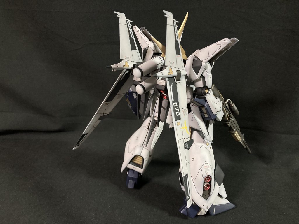 バックショットバウの後ろ姿はとてもカッコ良いです。戦闘機風なバインダーがたまりません。