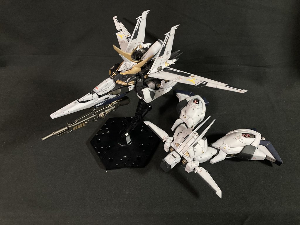 バウと言えばこの分離変形。Z盾を採用した一番の理由はここですね。機首を延長することでぐっと戦闘機っぽくなりました。