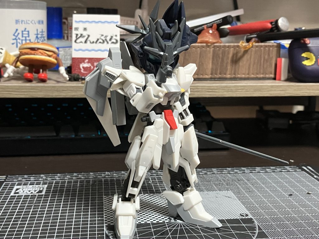 初めはもっとルナゲイザーに全体を寄せる予定で作成していました。ただ途中でもうすこし自分の好きな形に寄せたいと思い狐っぽさというかカラーリングのモチーフに寄せるように方向性を変えました。