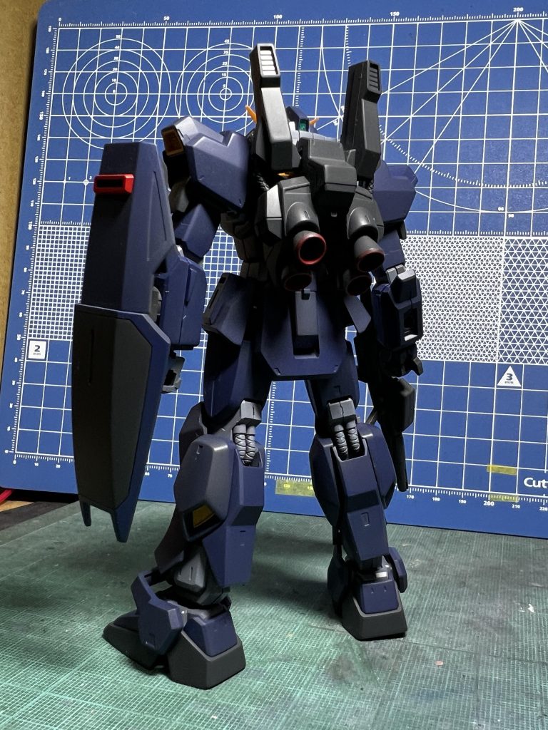 黒いガンダム–2枚目/制作者：@tiki1911