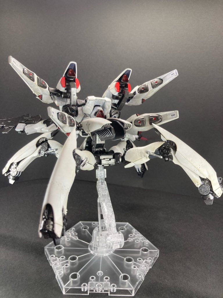 空戦対応の専用スラスターを装備した高機動仕様。宇宙空間でも運用が可能。