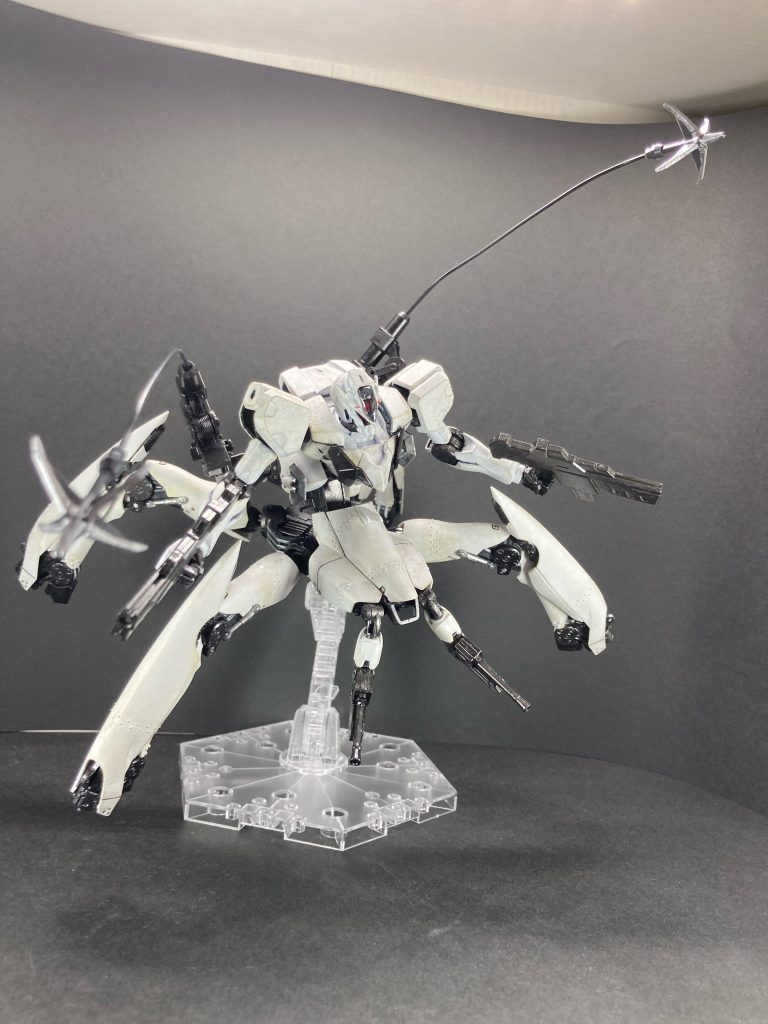 遊撃戦担当スピア3。両手にビームマシンガン、背部に大型ワイヤーアンカーを2基装備。市街地などでアンカーを使用した立体機動をとり敵を撹乱する。