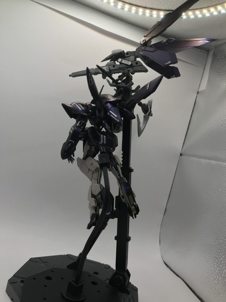 こんな感じでぶら下がって飛ぶイメージ