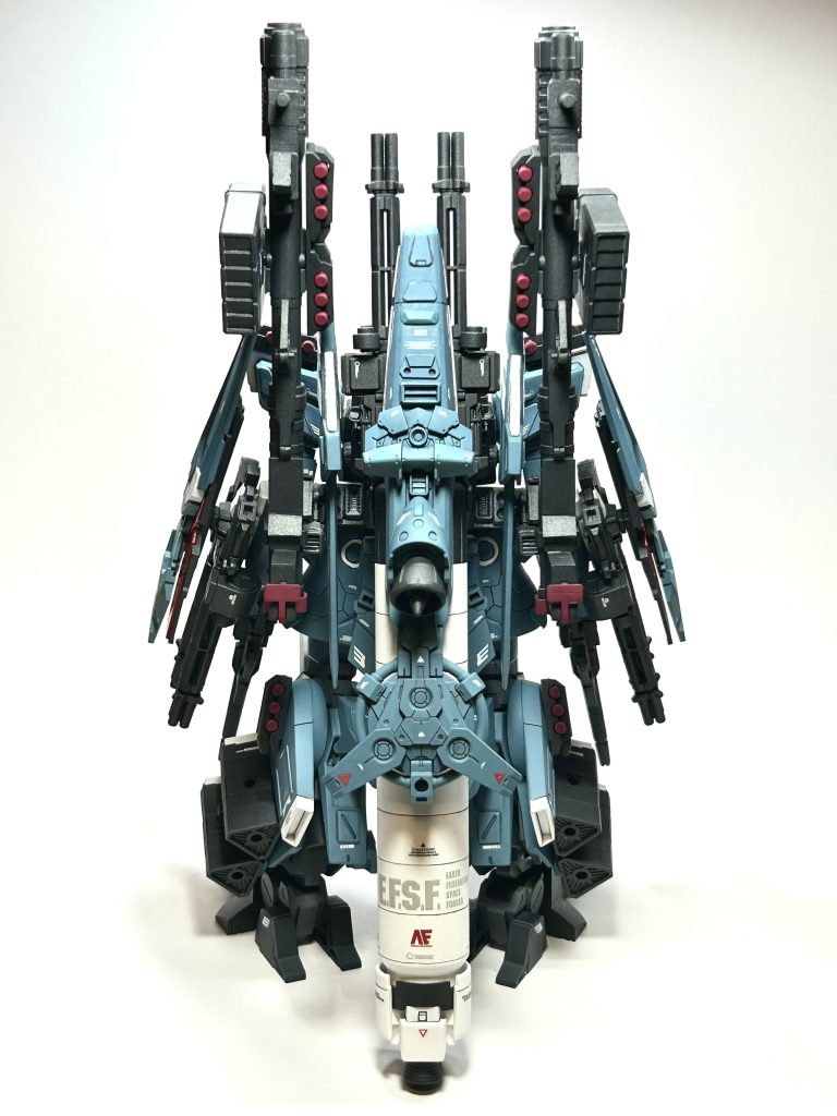 FAZZのような重装甲&ミサイル盛り盛り機体が好きなので,今回の制作は何とか納得できるものにしたいという,自分自身に対して妙なプレッシャーを感じながらも,色々な事が割と上手くハマった事もあり,めちゃくちゃ楽しんで取り組めました。個人的にはMkーⅤの特徴である「白色部分の塗り分け」が大変でした…。やっぱり自分はマスキングは苦手だと再確認出来ました…。