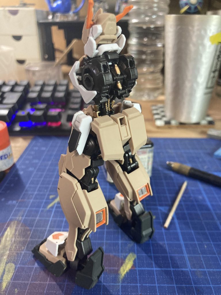 見えなくなる部分にも塗装をしています。自分が制作するガンダムフレームは全て同じように塗装しています。