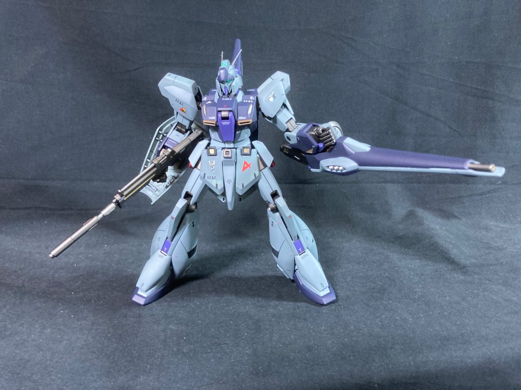 武装展開。まあ逆さに付け直しただけなのですが、長い得物はそれだけで満足感があります。