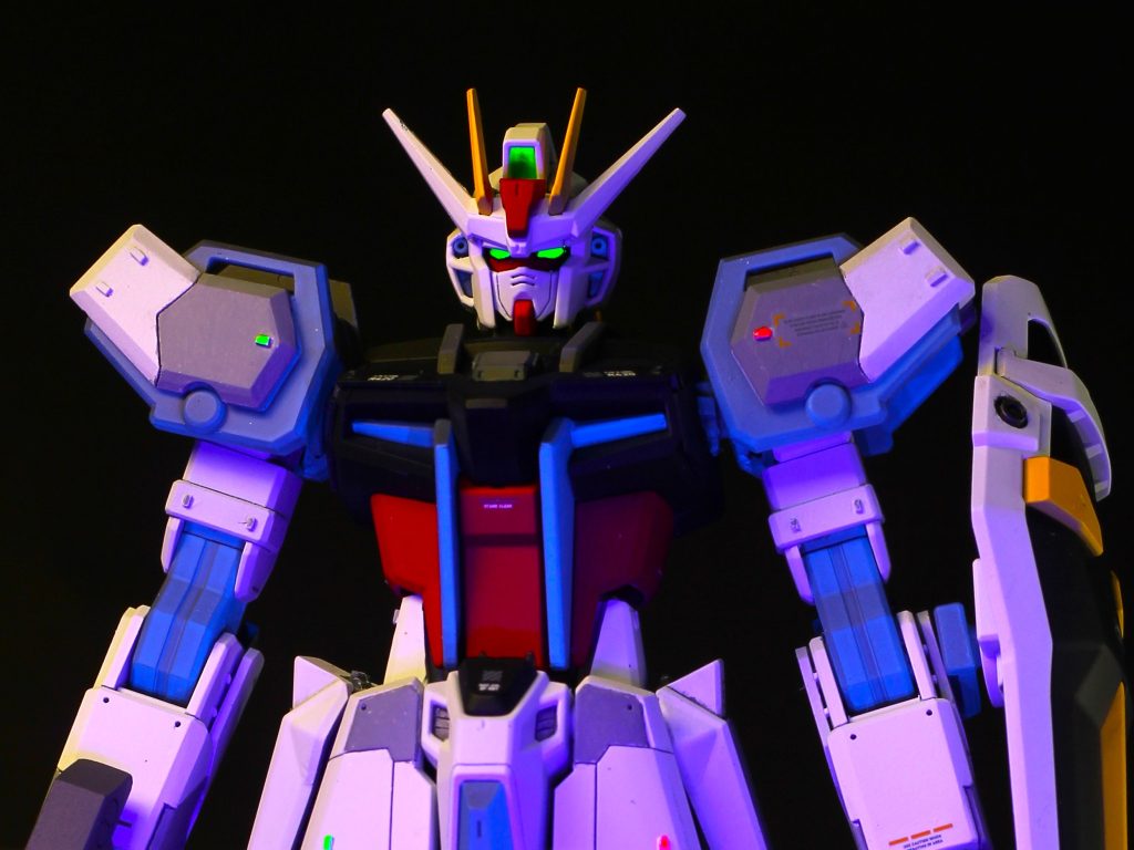 隠された切り札システムを搭載ガイアカラーの蛍光クリアで表現。